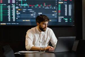 Mức lương và cơ hội thăng tiến của Data Analyst năm 2026