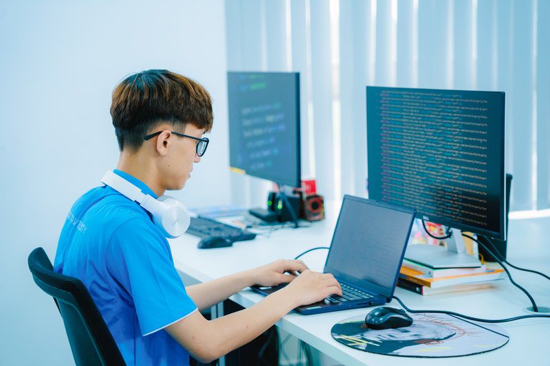 Các yếu tố cốt lõi ảnh hưởng trực tiếp đến thu nhập ngành IT